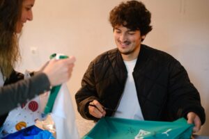 Bursasporlu futbolculardan okul ziyareti! 4 Bülten Medya -