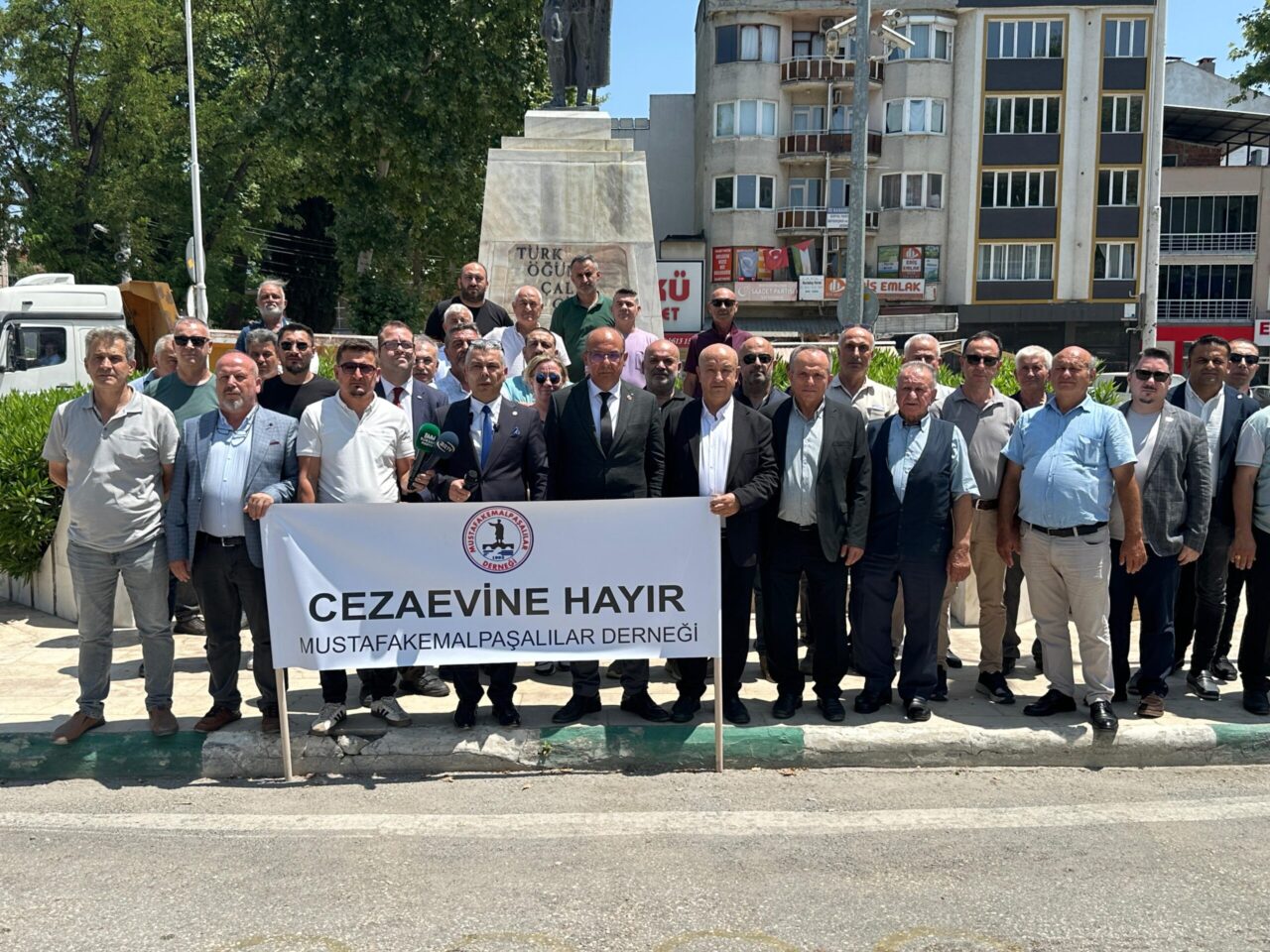 Mustafakemalpaşa'da tek ses: 'Cezaevine hayır' 1 Bülten Medya -