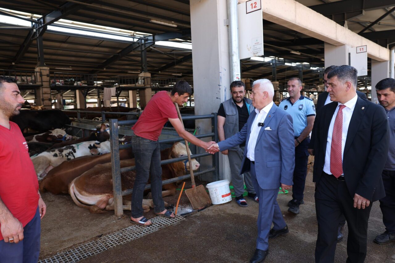 Başkan Bozbey’den Kurban Pazarı’na ziyaret 2 Bülten Medya -