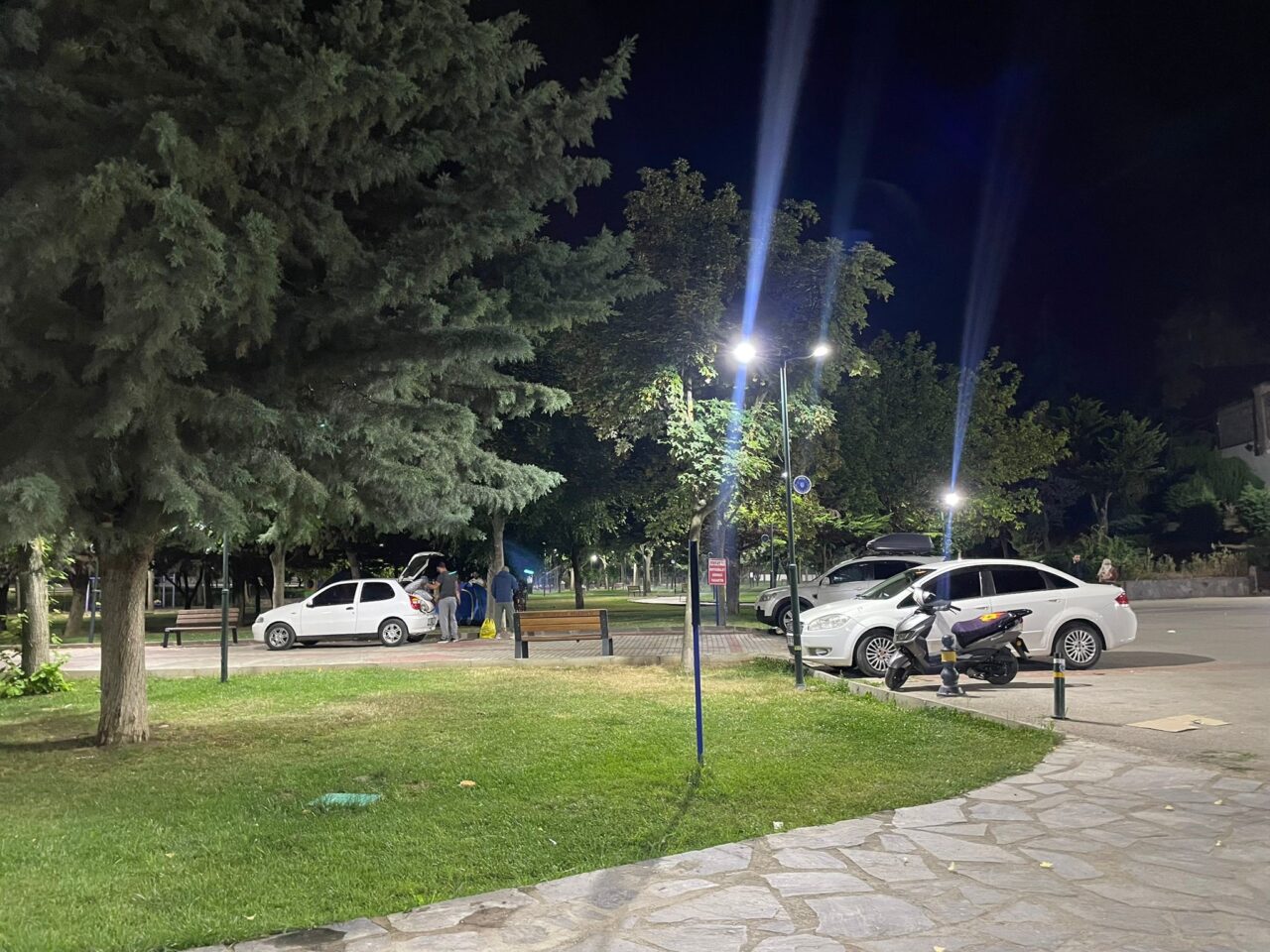 Gemlik'te deprem korkusuyla geceyi sokakta geçirdiler 1 Bülten Medya -