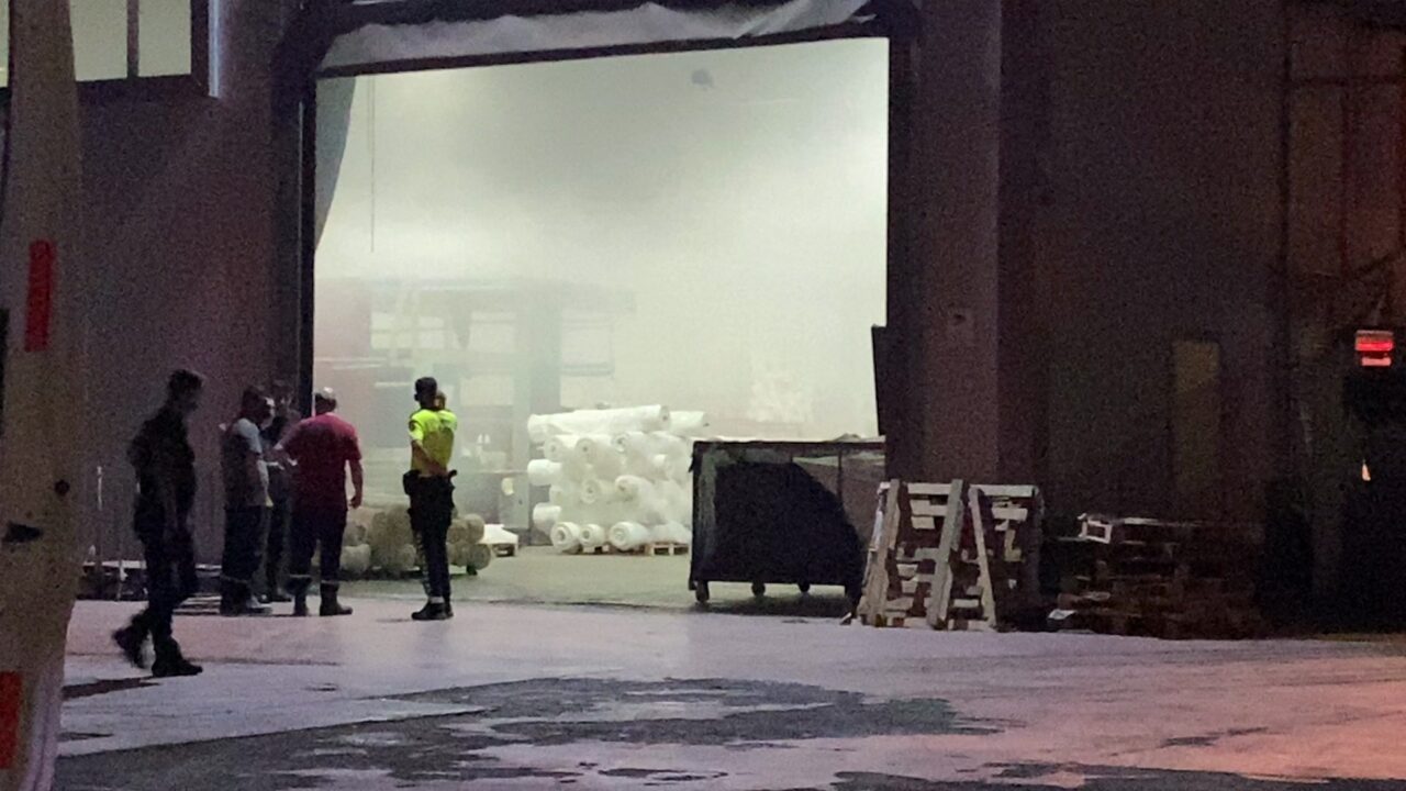 İnegöl'de gece yarısı fabrika yangını! 1 Bülten Medya -