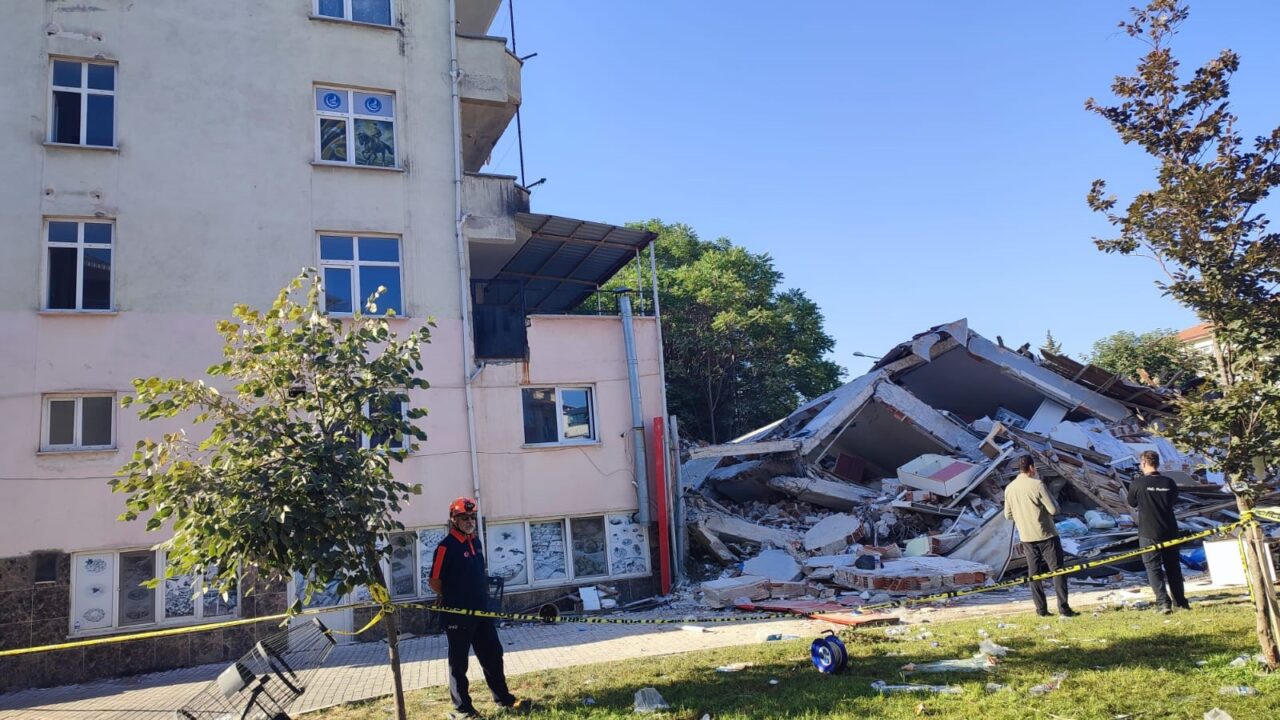 Balıkesir'de depremin yaraları Bursa Büyükşehir'le birlikte sarıldı 1 Bülten Medya -