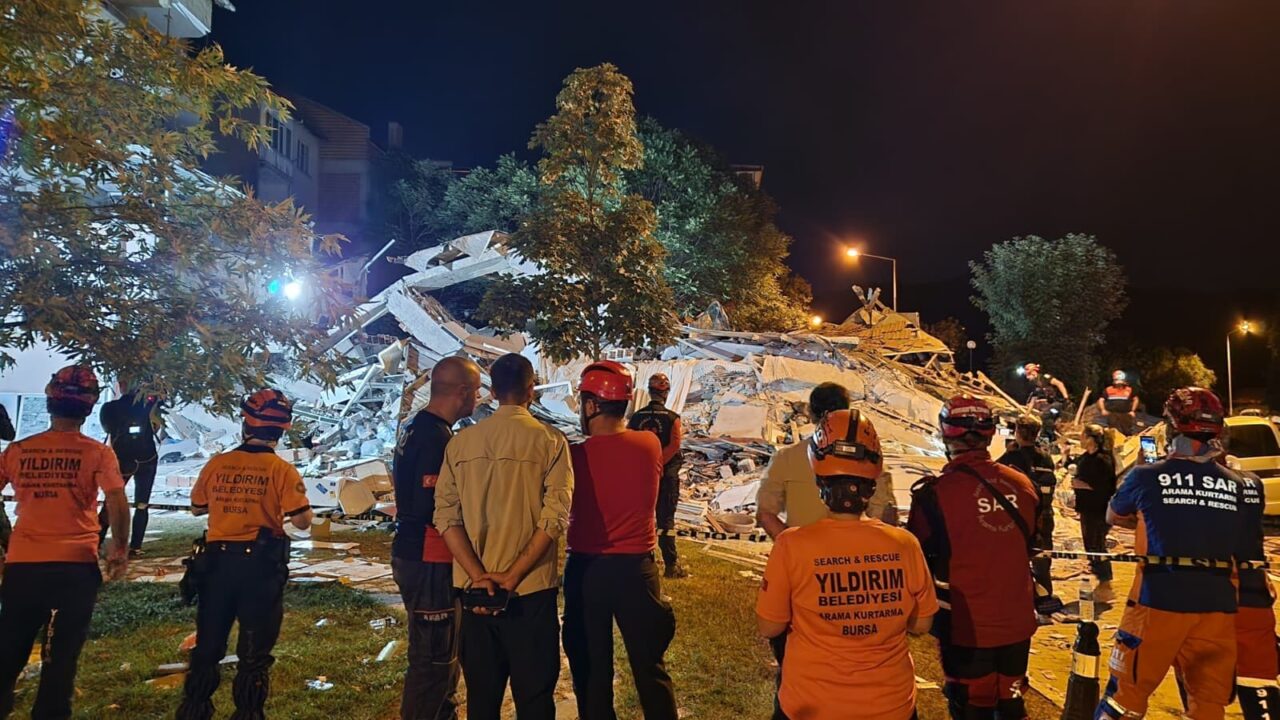 Deprem bölgesine Yıldırım'dan destek 2 Bülten Medya -