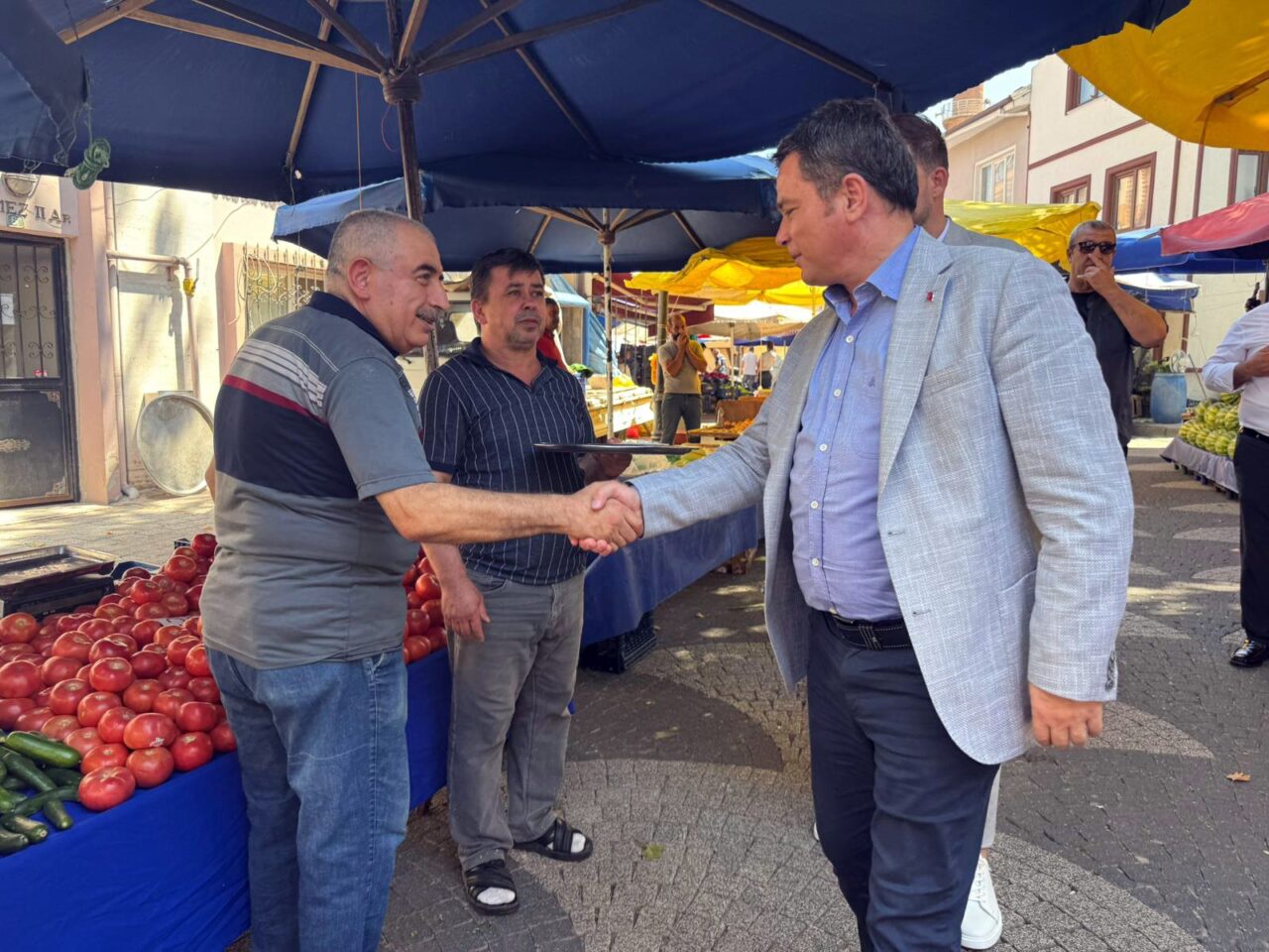Başkan Erkan Aydın, esnaf ve vatandaşla buluştu 1 Bülten Medya -