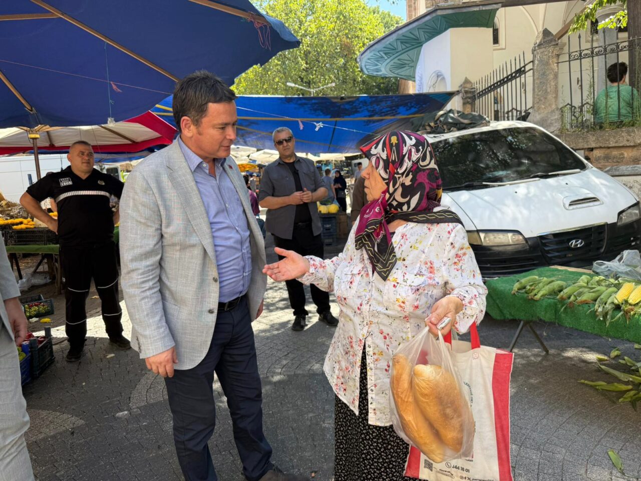 Başkan Erkan Aydın, esnaf ve vatandaşla buluştu 2 Bülten Medya -