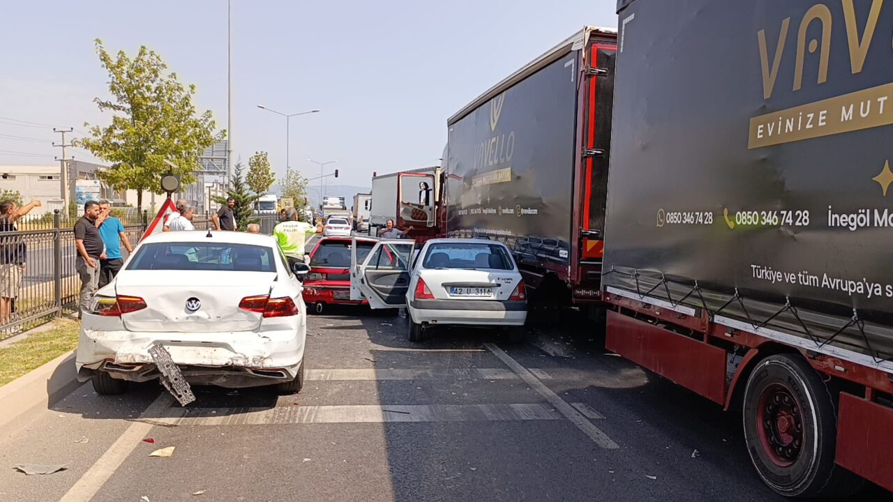 Bursa'da kırmızı ışıkta faciadan dönüldü! 1 Bülten Medya -
