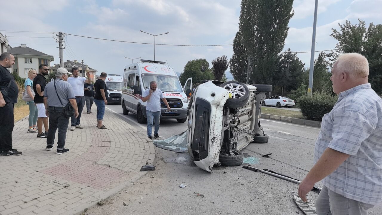 Bursa'da kontrolden çıkan araç defalarca takla attı 1 Bülten Medya -
