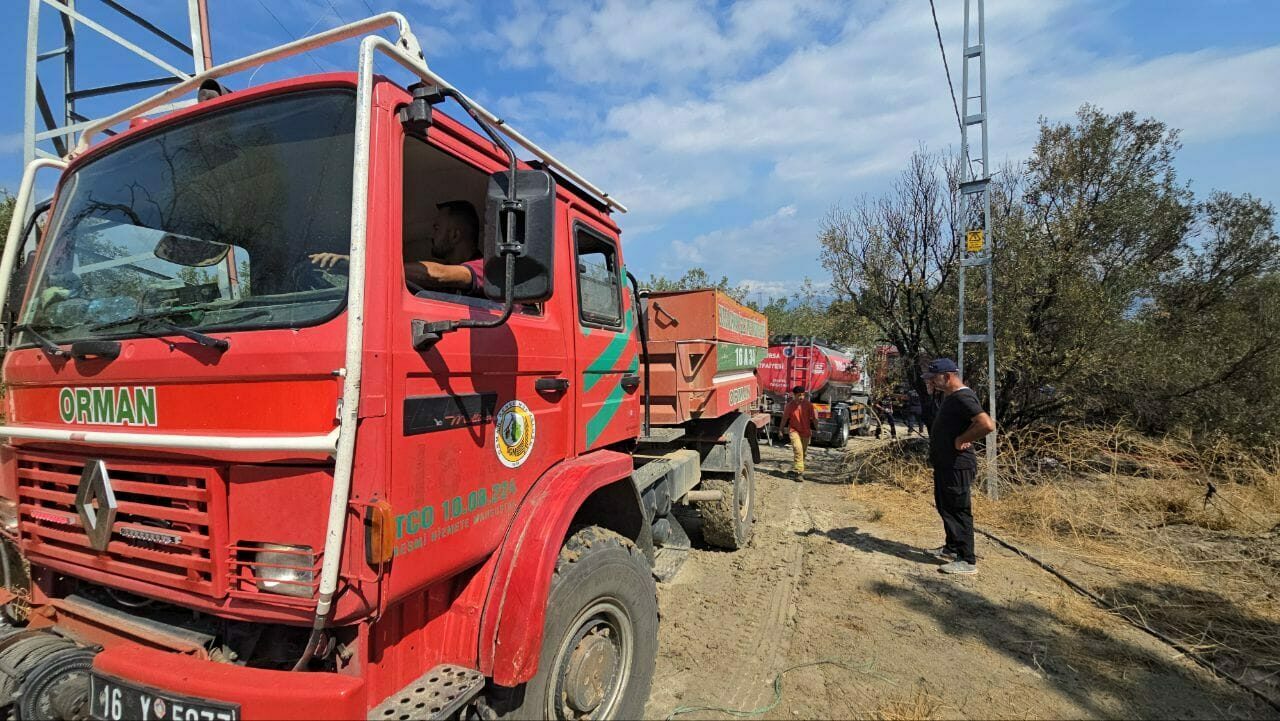 Bursa'da elektrik direği patladı! Yürekler ağza geldi 1 Bülten Medya -