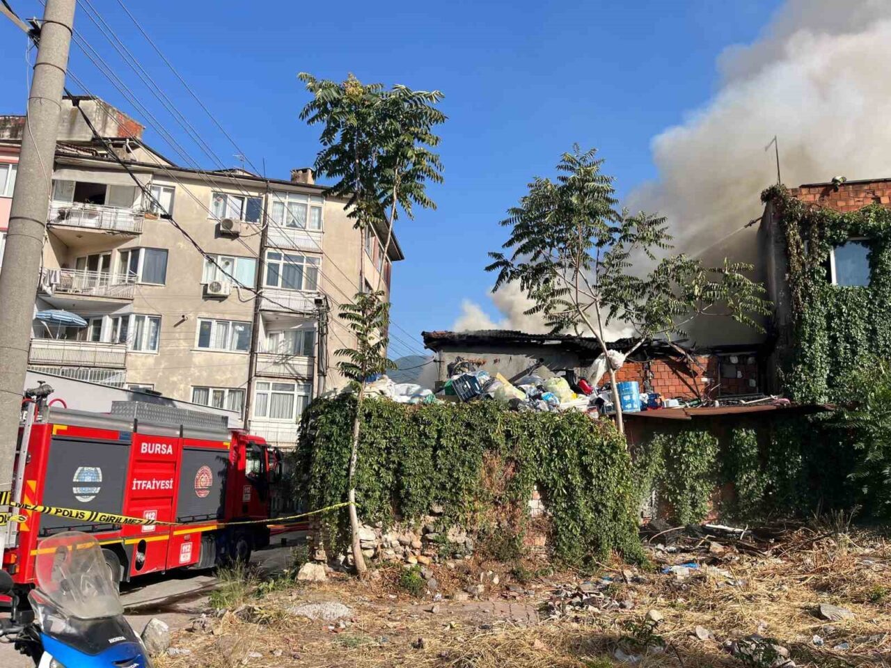 Osmangazi’de 2 katlı ev yangında küle döndü 2 Bülten Medya -