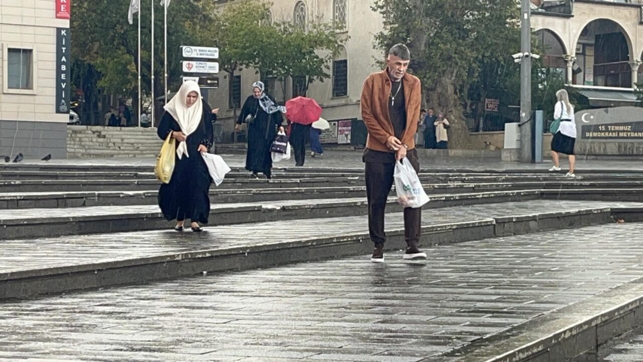 Bursalılar yağmura hazırlıksız yakalandı 1 Bülten Medya -