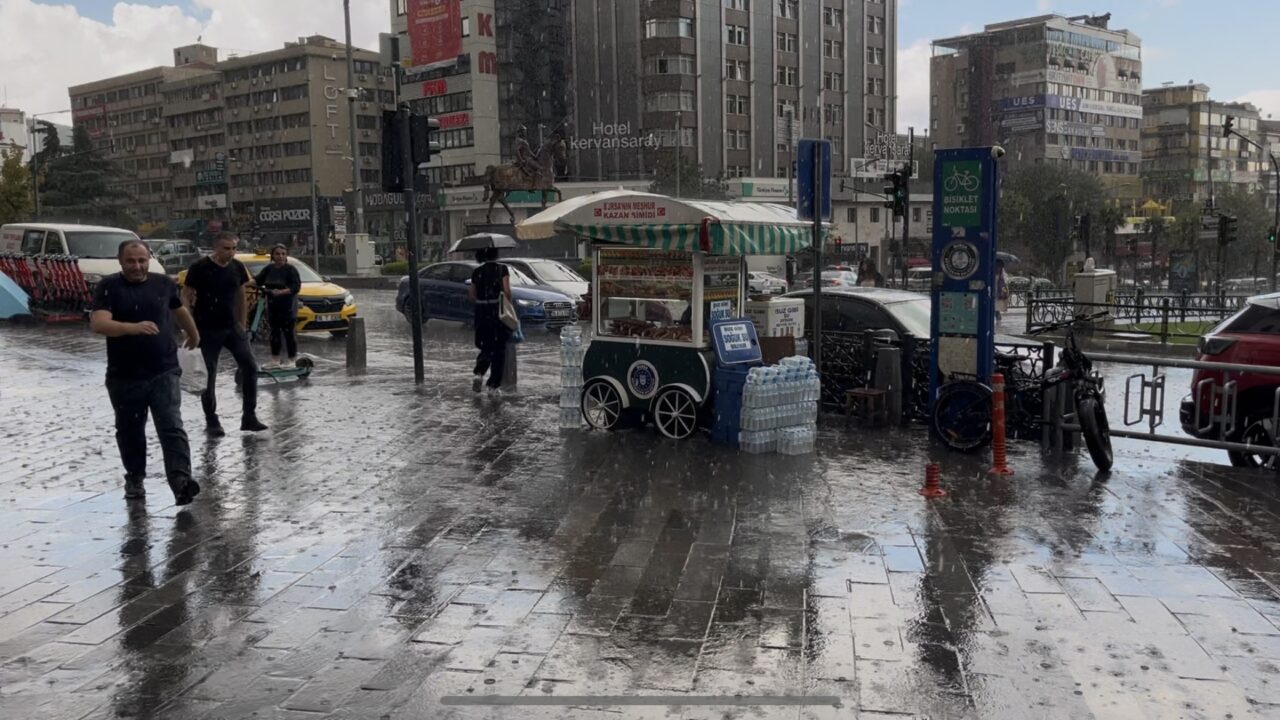 Bursalılar yağmura hazırlıksız yakalandı 3 Bülten Medya -