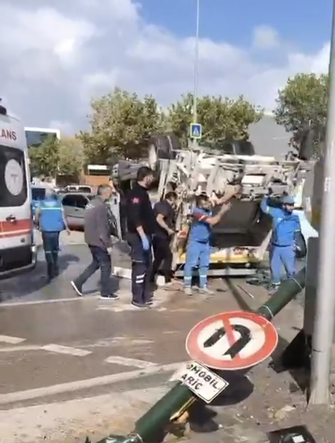 Bursa'da korkunç kaza anı kamerada! Ölümden döndü 3 Bülten Medya -
