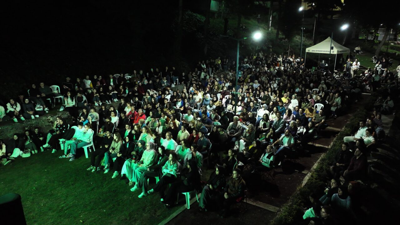 Bursa’da açık havada film keyfi 1 Bülten Medya -