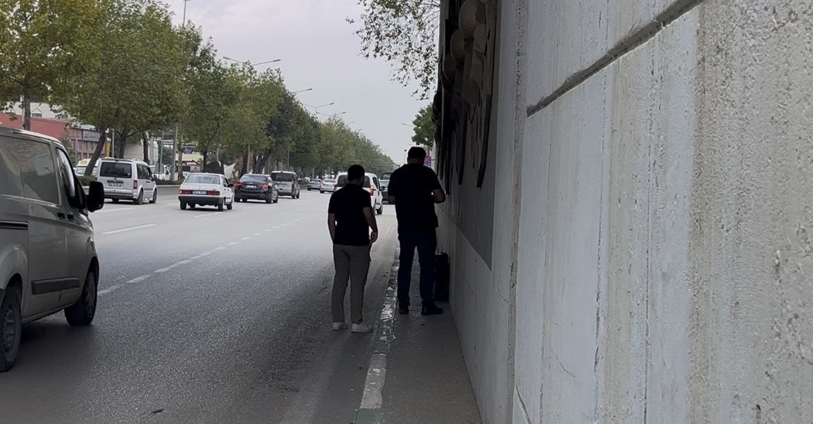Köprü altında unutulan valiz paniğe neden oldu 1 Bülten Medya -