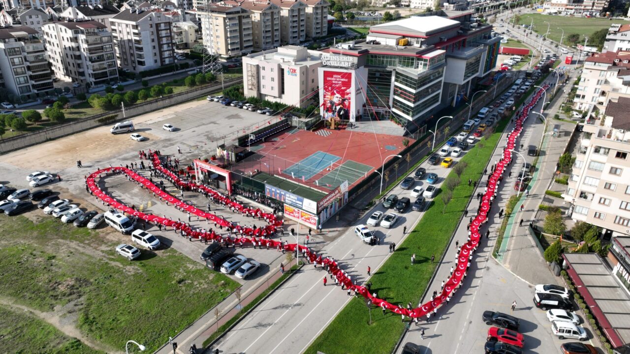 Bursa'da cadde boyu Türk Bayrağı 1 Bülten Medya -