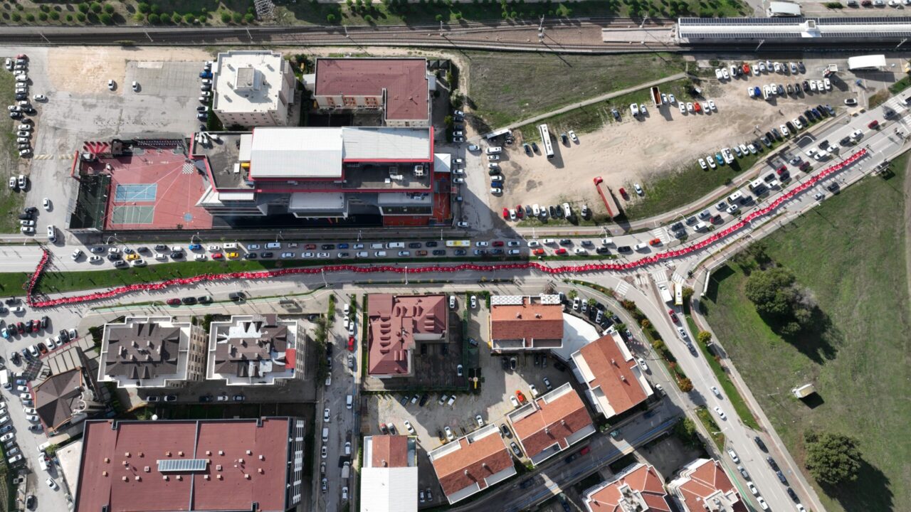 Bursa'da cadde boyu Türk Bayrağı 2 Bülten Medya -