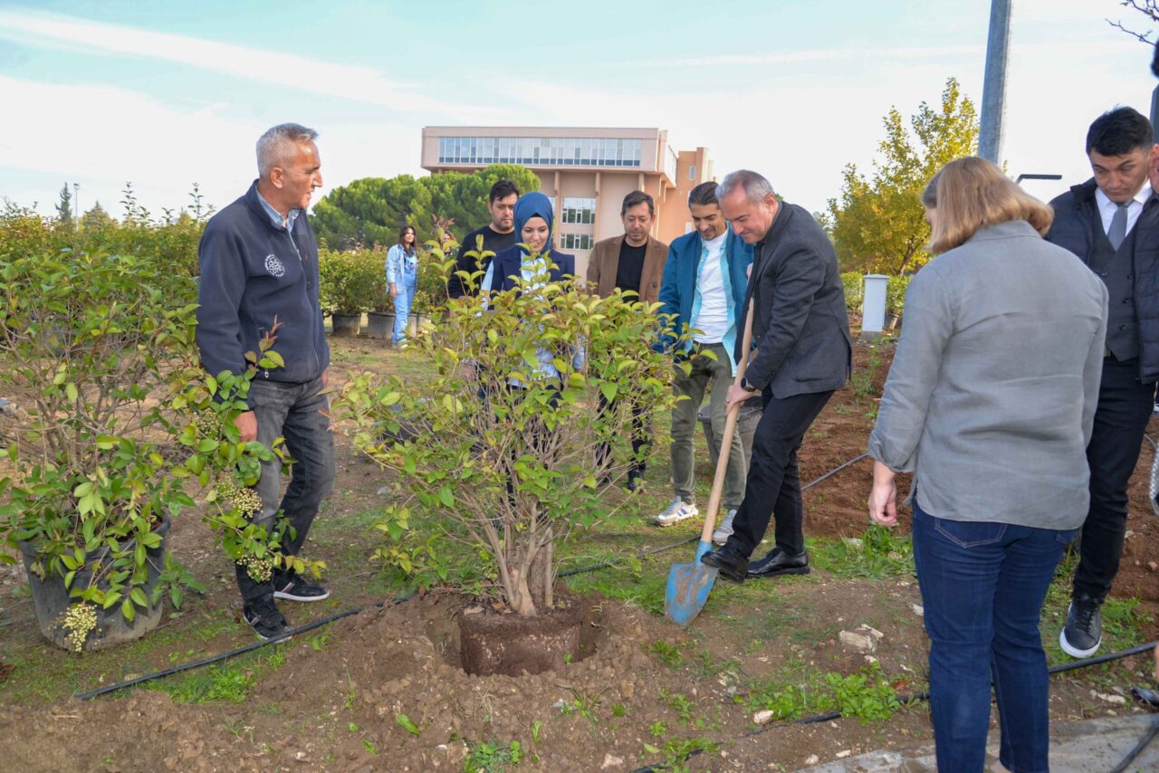 BUÜ 50. yılını fidanlarla kutladı 3 Bülten Medya -