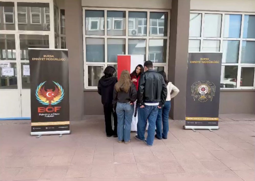 Bursa polisi 26 bin öğrenciyi bilinçlendirdi 1 Bülten Medya -
