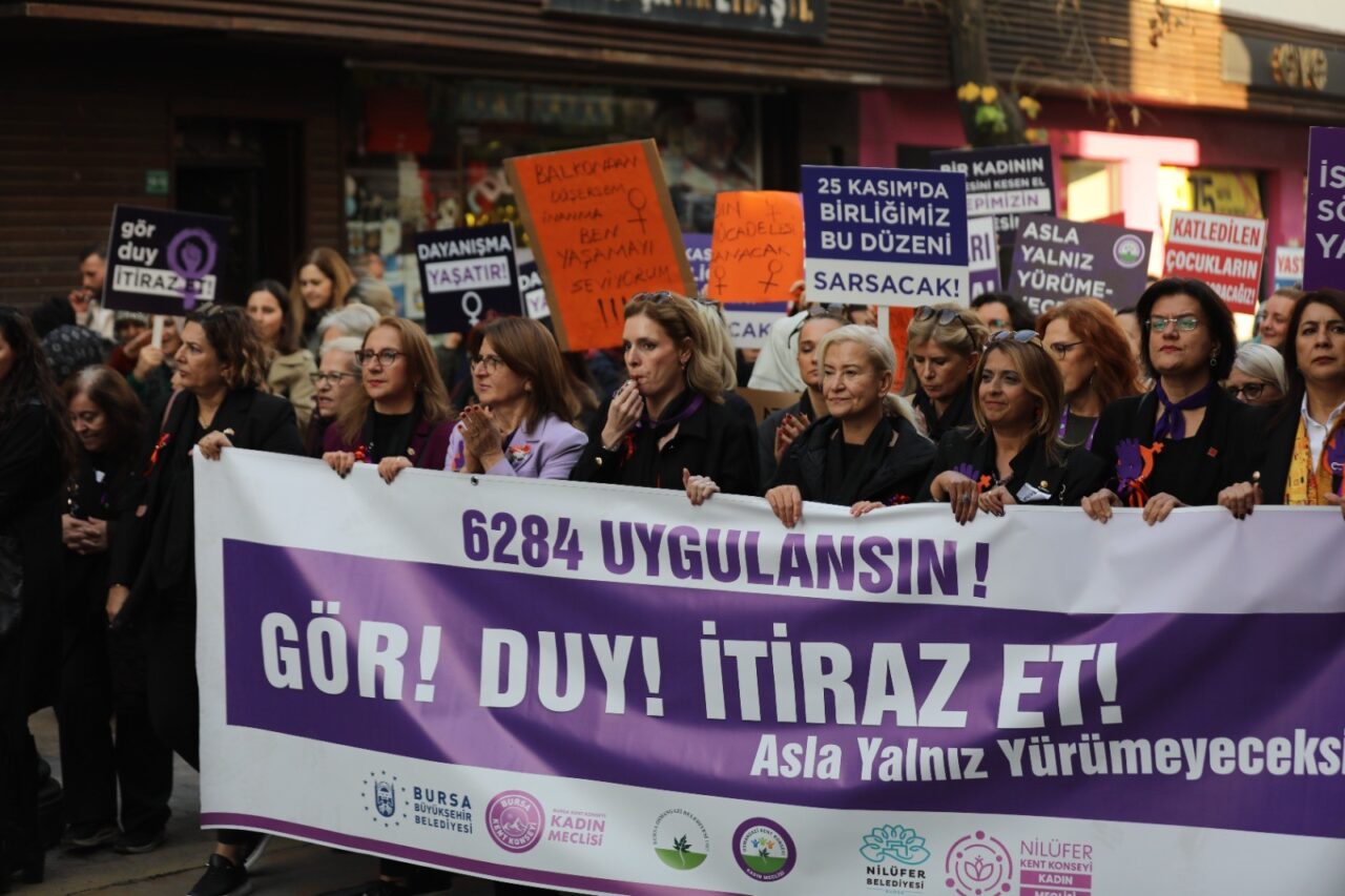 Kadınlar şiddetsiz bir gelecek için yürüdü 1 Bülten Medya -