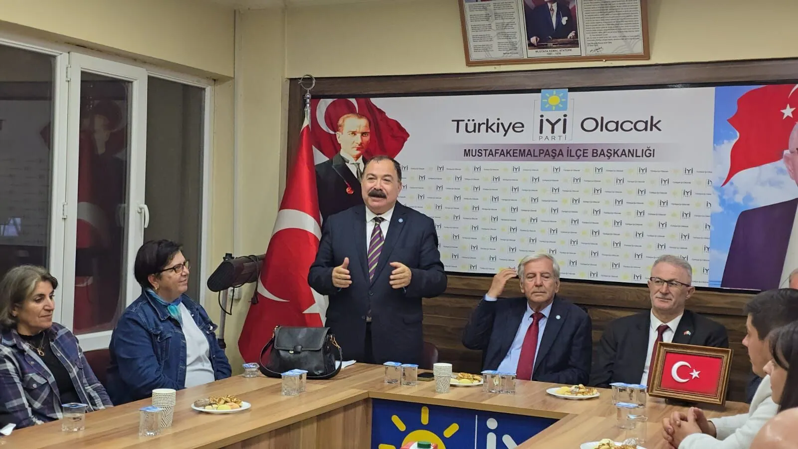 Kocakurt, iyi Parti Mustafakemalpaşa İlçe Başkanlığı’nı ziyaret etti 1 Bülten Medya -