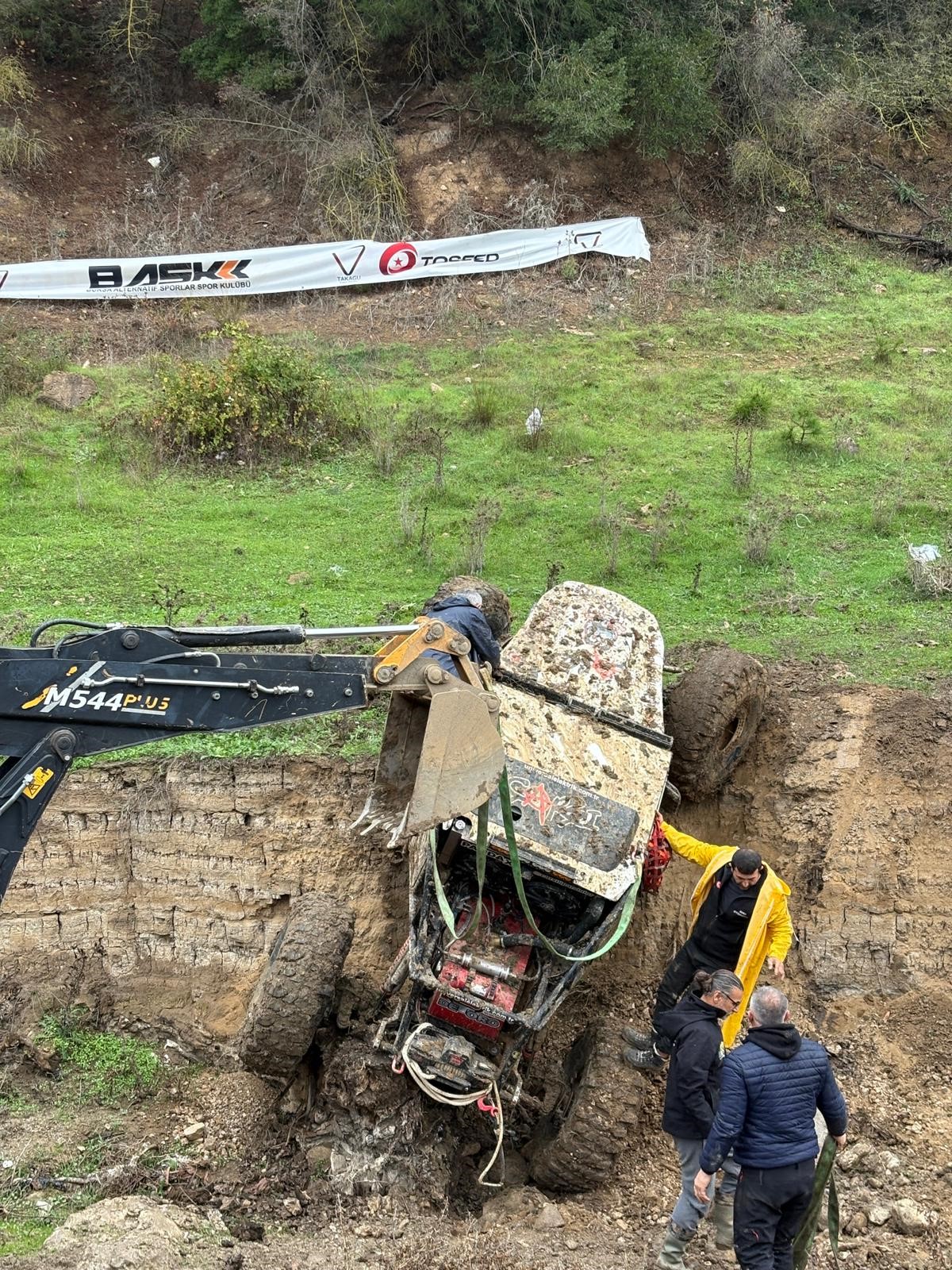 Off-road yarışında araç takla attı 2 Bülten Medya -