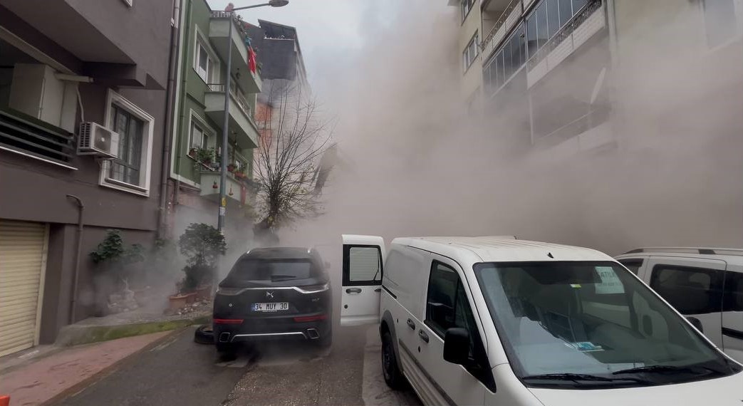 Bursa'daki yıkımda ortalık toz duman oldu! 1 Bülten Medya -