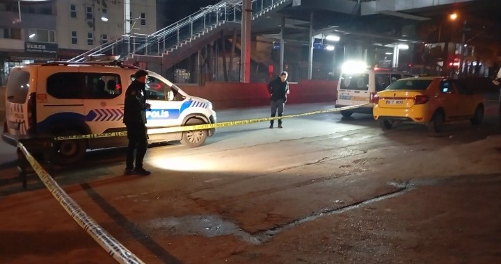 Bursa'da gece saatlerinde eğlence mekanı önünde silahlı kavga: 1'i ağır, 2 yaralı 3 Bülten Medya -