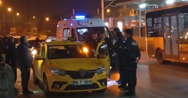 Bursa'da gece saatlerinde eğlence mekanı önünde silahlı kavga: 1'i ağır, 2 yaralı 4 Bülten Medya -