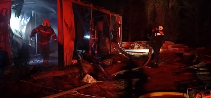 Bursa’da küllükte unutulan sigara barakayı küle çevirdi 2 Bülten Medya -