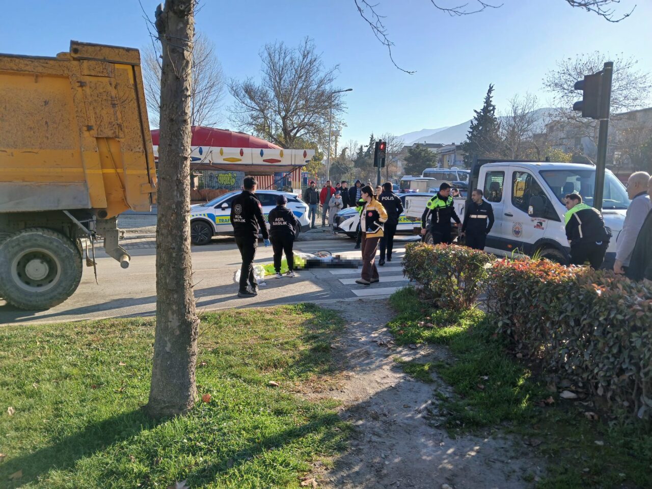 Bursa'da bisikletli sürücü kamyonun altında kaldı! 2 Bülten Medya -