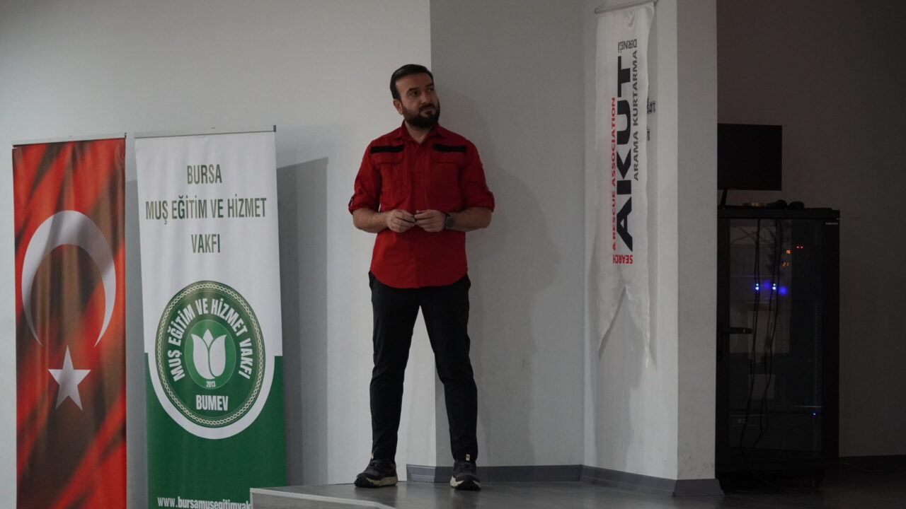 Bursa'da öğrencilere uzmanlarından deprem bilinci semineri 10 Bülten Medya -