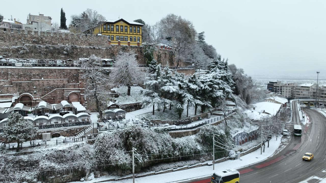 Bursa'da yeni yılla birlikte kar sevinci 1 Bülten Medya -