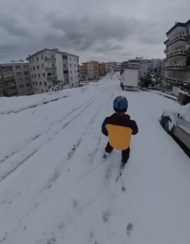 Bursa'da işe kayakla gitti 2 Bülten Medya -