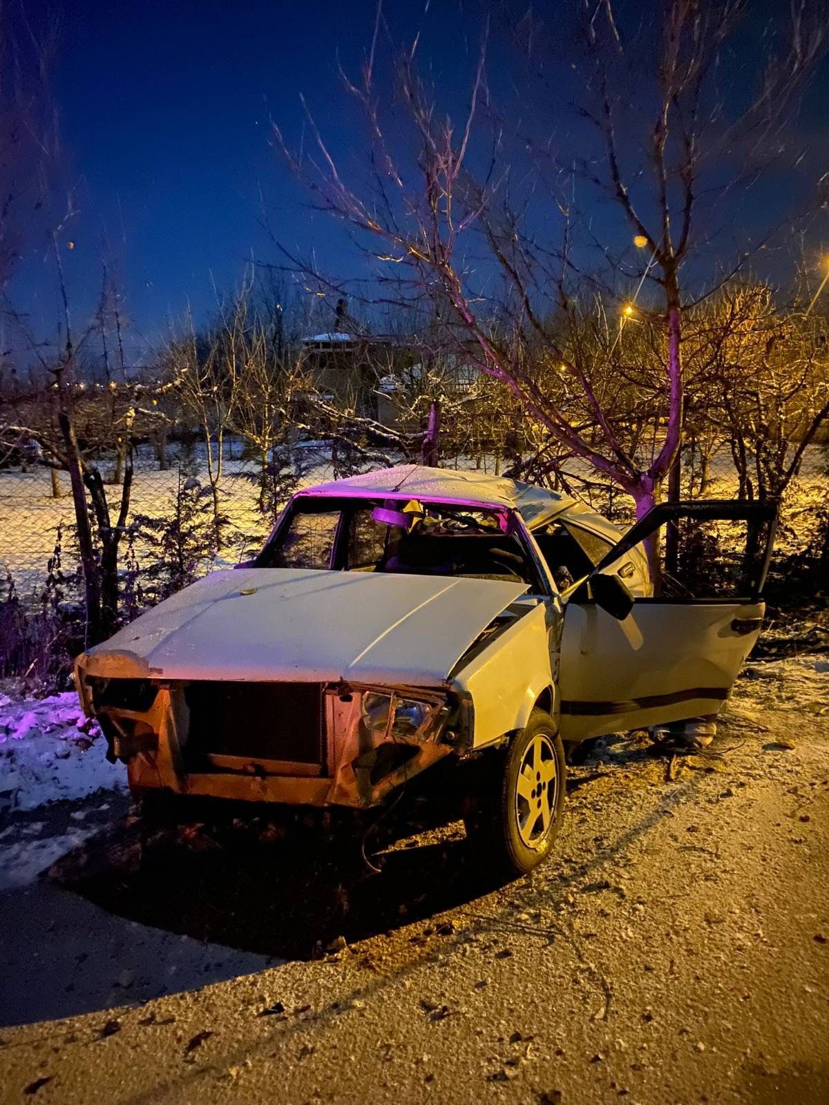 Bursa'da tarlaya uçan otomobil hurdaya döndü 1 Bülten Medya -
