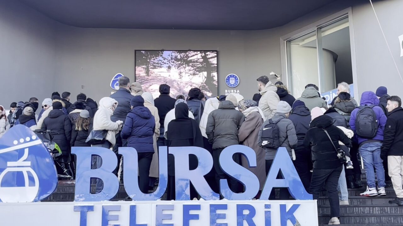 Bursa'da Uludağ'a çıkmak isteyenler kuyruk oluşturdu 2 Bülten Medya -