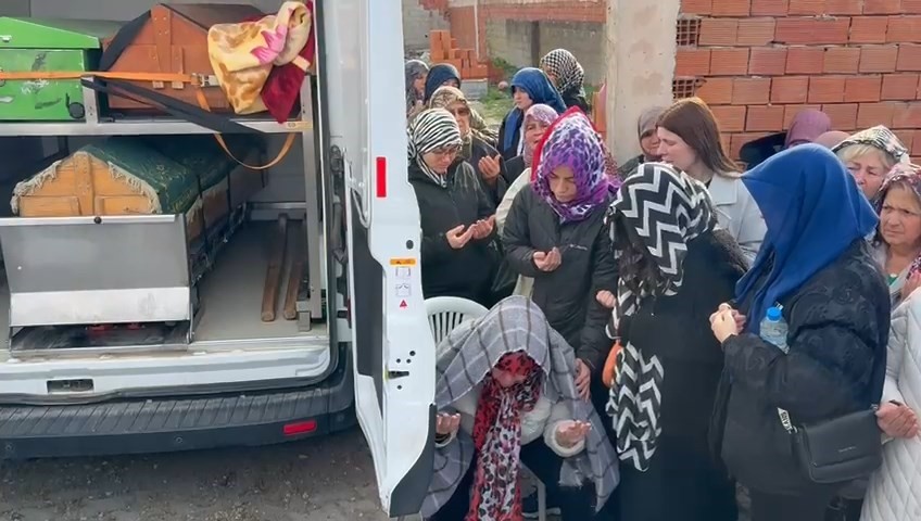 Anneden acı veda! Elif Kumal son yolculuğuna uğurlandı 1 Bülten Medya -