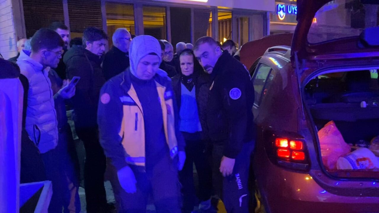 Bursa'da fren yerine gaza basıtı, 2 kişi yaralandı 4 Bülten Medya -