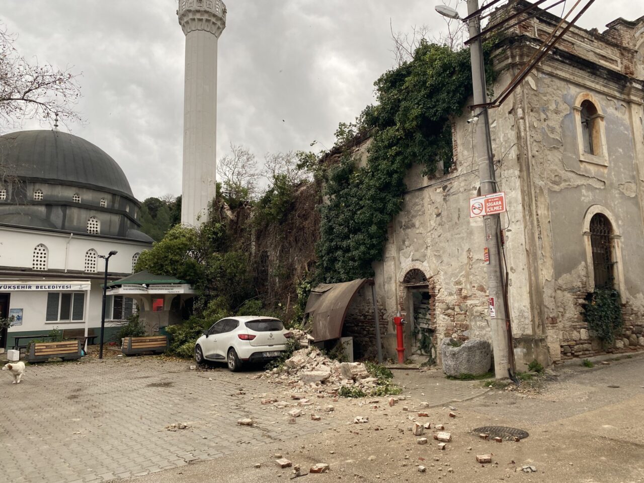 Bursa'da fırtına tarihi kiliseyi de vurdu! 1 Bülten Medya -