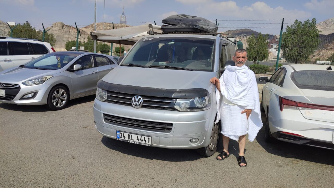 Bursa'dan 2 bin 600 kilometrelik yolu katederek Mekke'ye geldi 1 Bülten Medya -