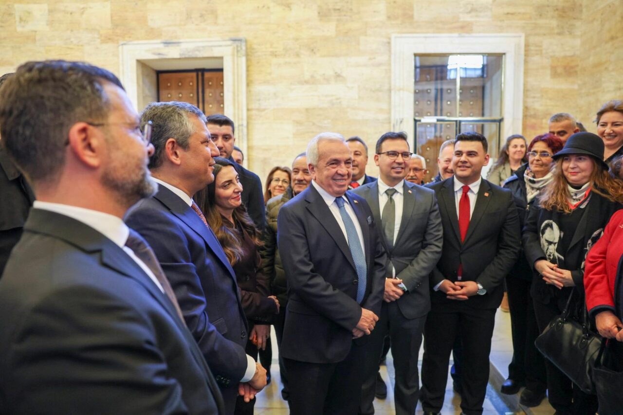 CHP Genel Başkanı Özel'den Nilüfer ve Bursa teşkilatına mesaj! 3 Bülten Medya -