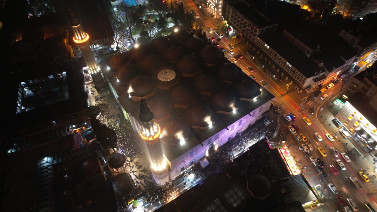 Bursalılar Miraç Kandili'nde Ulu Cami'ye akın etti 1 Bülten Medya -