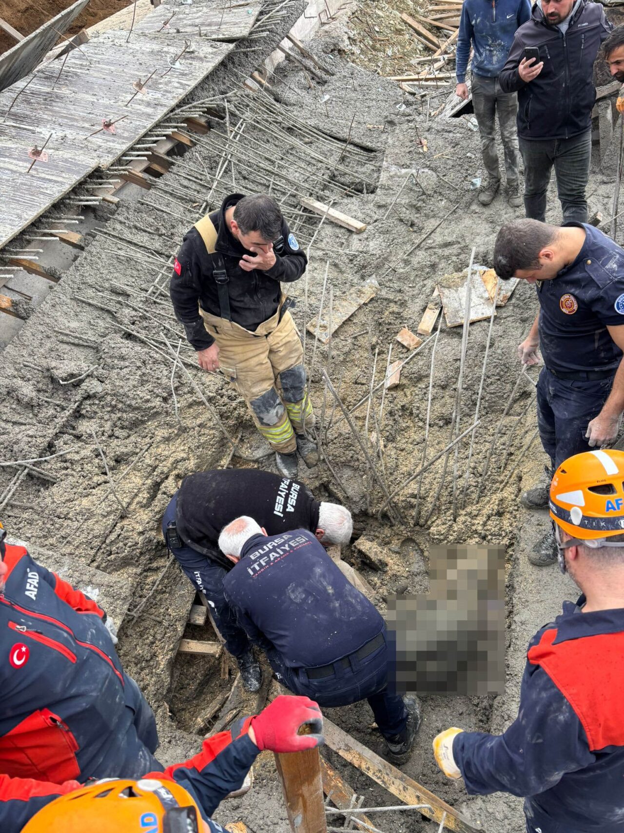 Bursa'da tonlarca betonun altında kalan 1 işçi öldü 1 Bülten Medya -