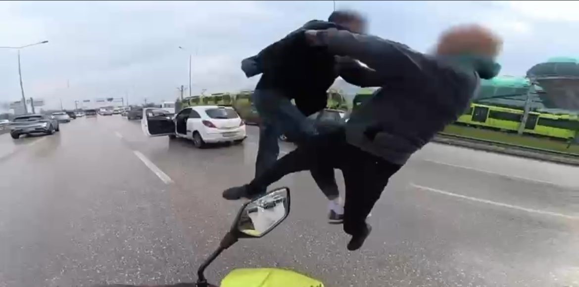 Bursa'da uçan tekmelerin bedeli ağır oldu! 2 Bülten Medya -