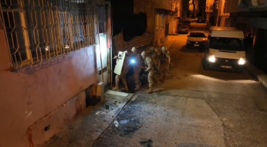 Bursa'da emniyet uyuşturucu tacirlerine nefes aldırmadı 2 Bülten Medya -