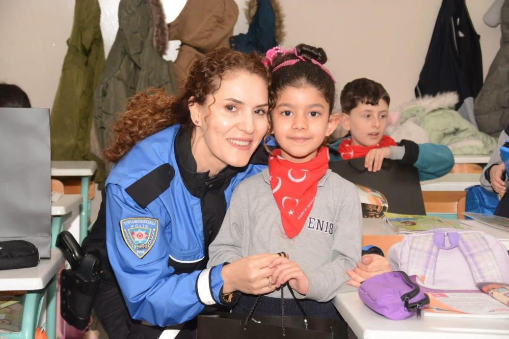 Minik öğrencilerden polise davet, okula güvenlik ziyareti 1 Bülten Medya -