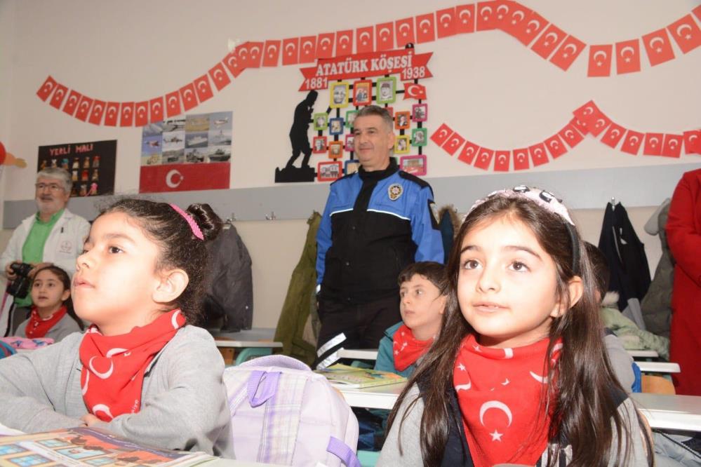 Minik öğrencilerden polise davet, okula güvenlik ziyareti 2 Bülten Medya -