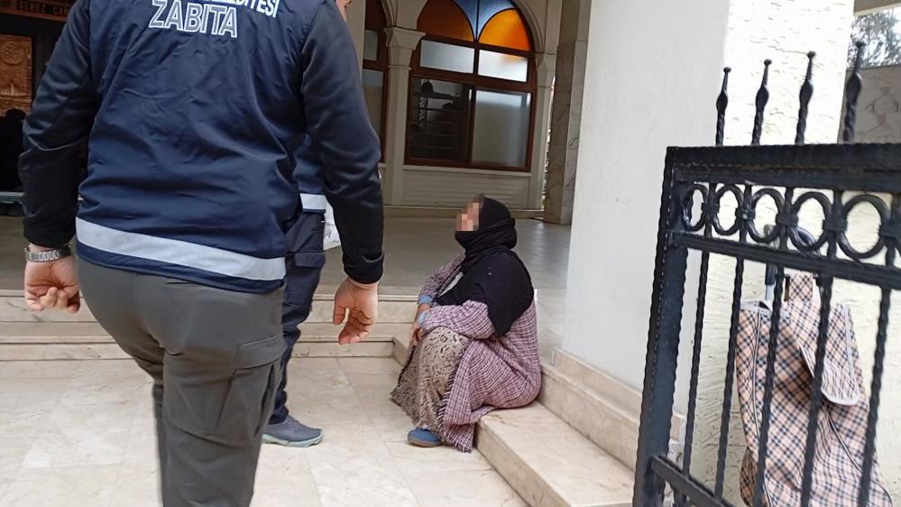 Camilerde dilenci denetimi 1 Bülten Medya -