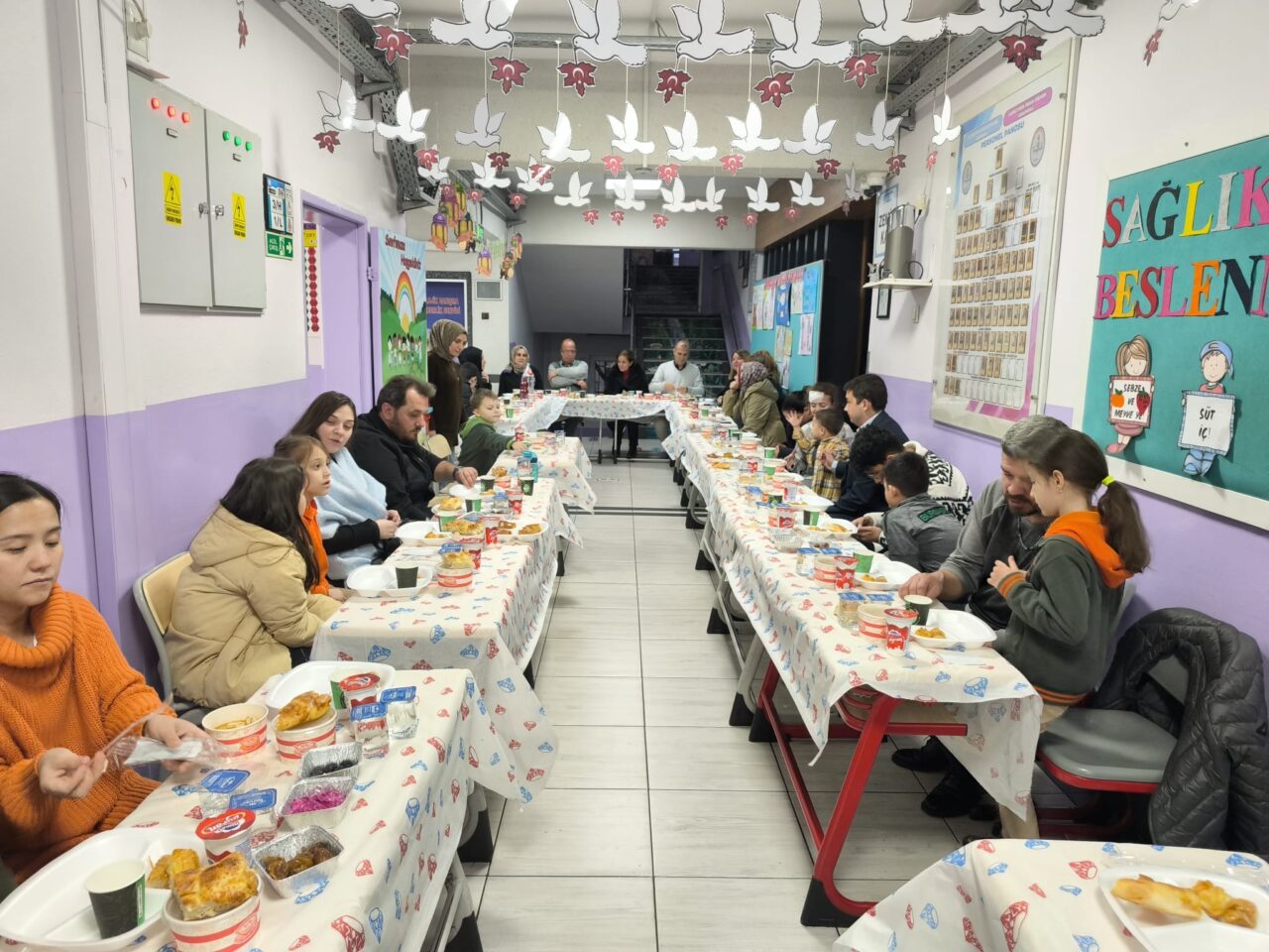 Bir sınıfın örnek dayanışması 4 Bülten Medya -