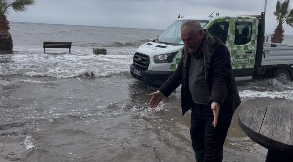 Deniz taştı, sahil yolu kapandı 2 Bülten Medya -