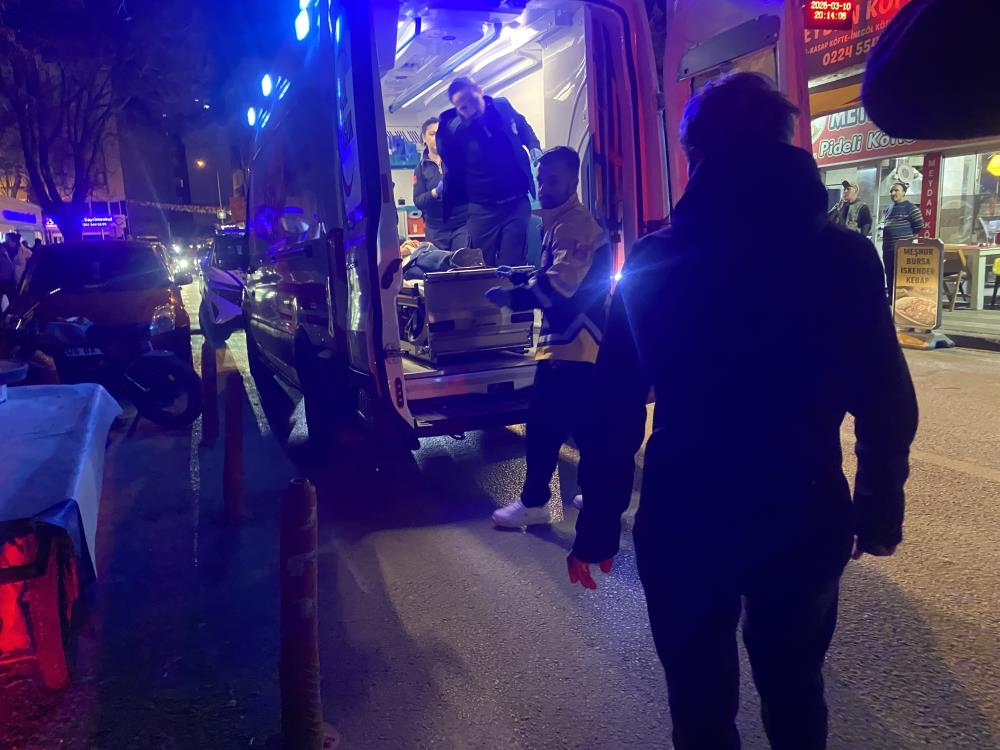 Parkta bıçaklı kavga 2 Bülten Medya -